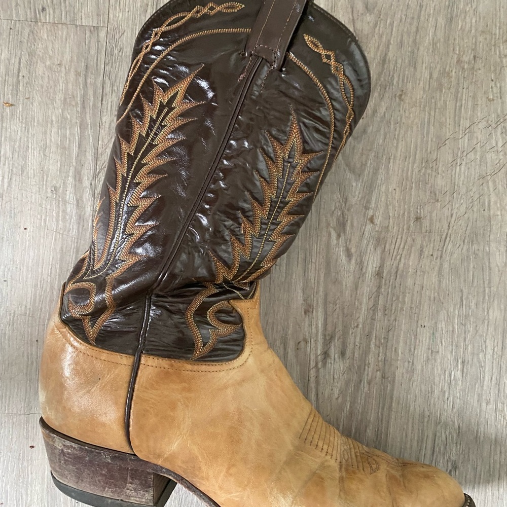 Vintage Tony lama cowboy boots made in the USA!!!
